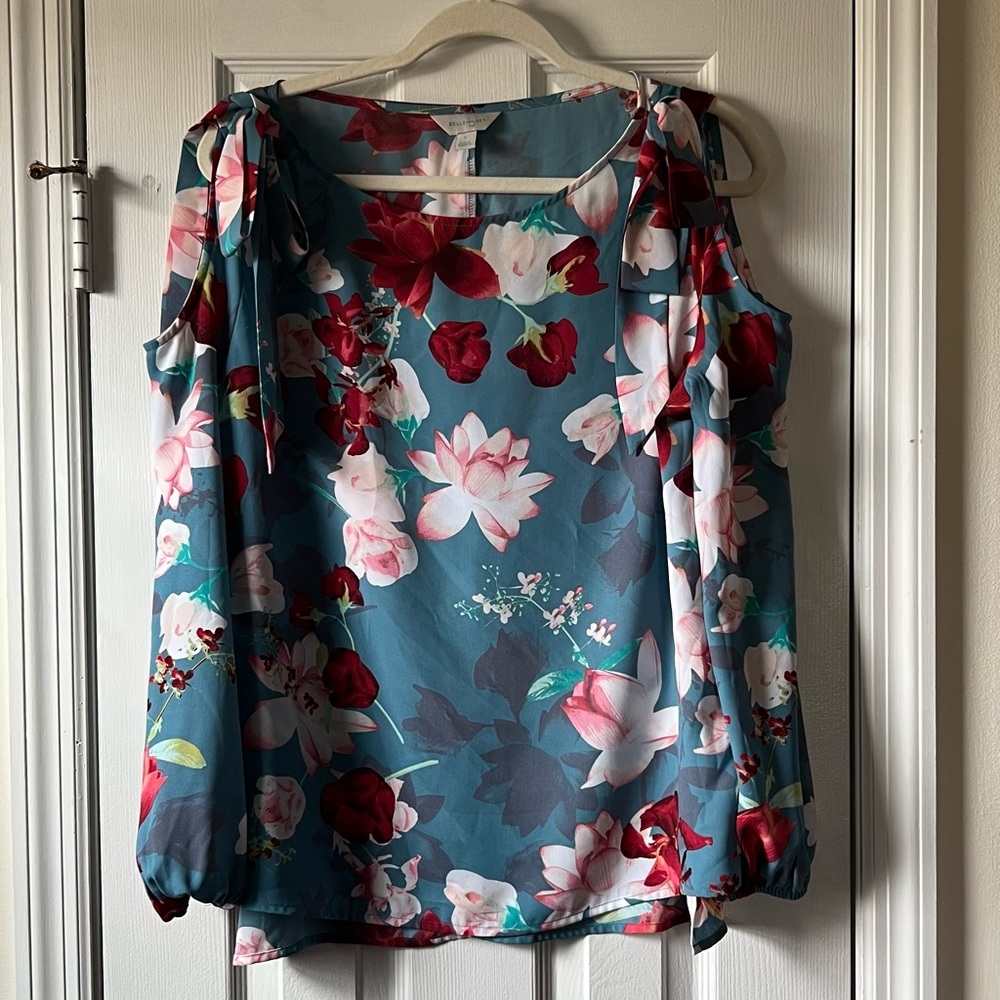 Belle Sky Blouse, Like New Condition